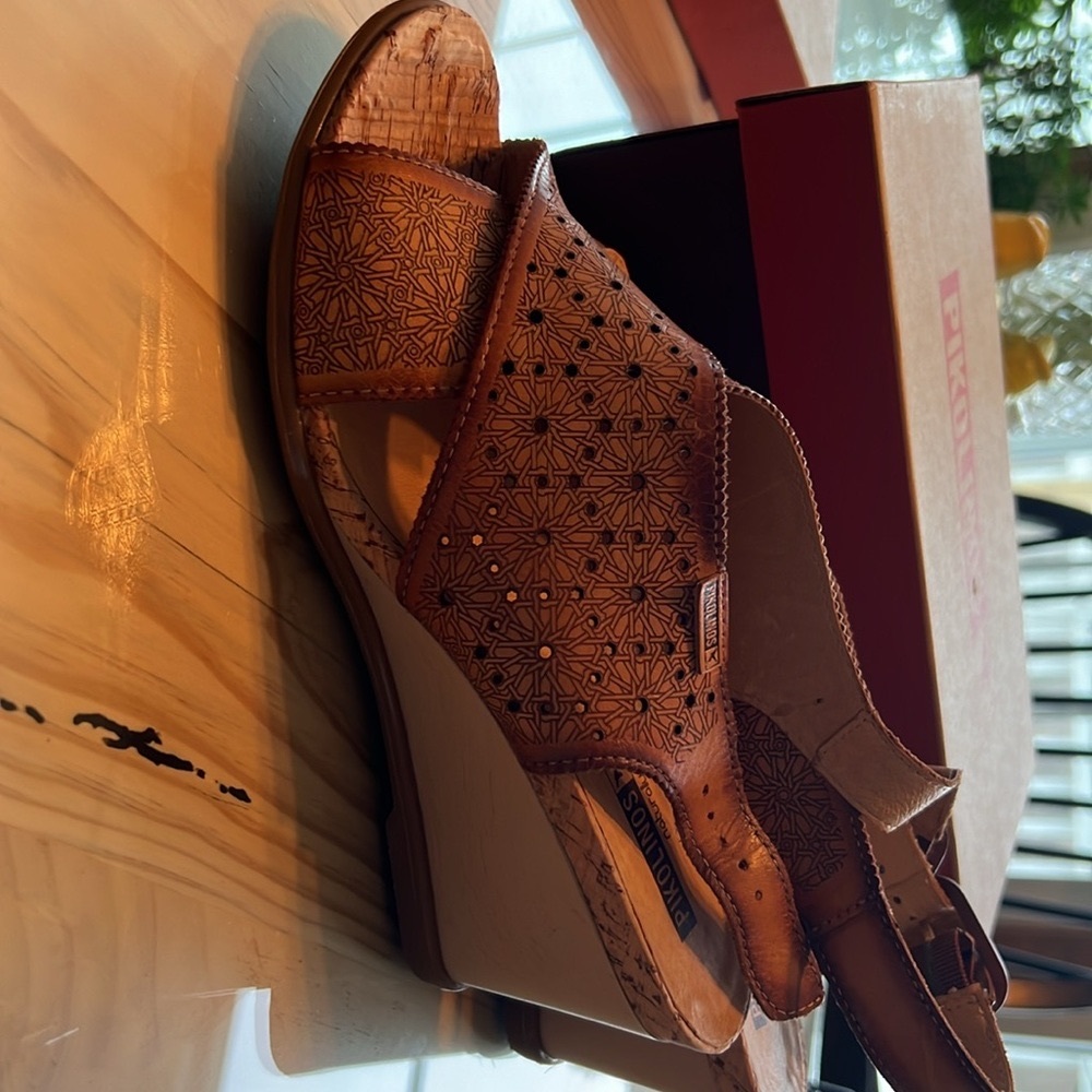 Pikolinos Leather wedge sandal, with 3” heel. adjustable strap tan. New inbox.